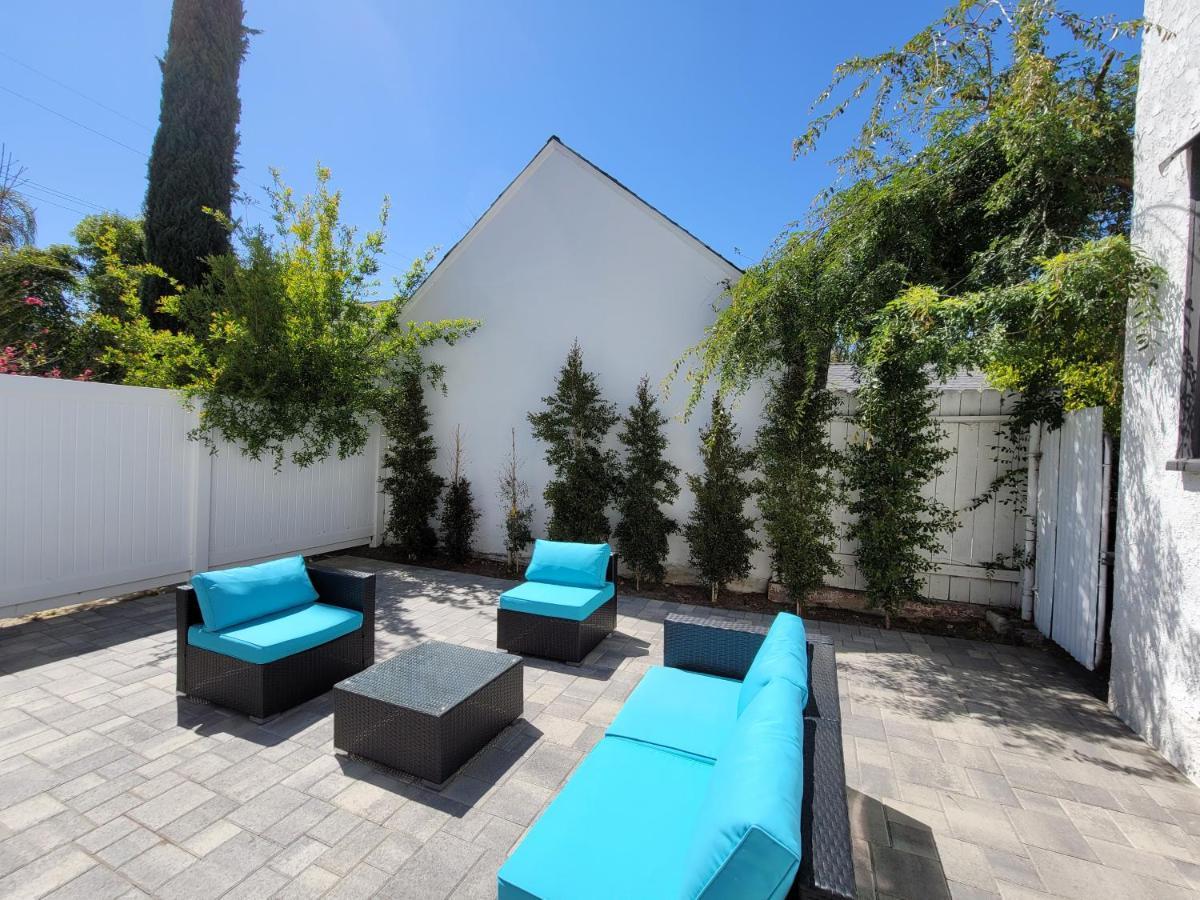 Luxurious Studio City Home Лос-Анджелес Экстерьер фото