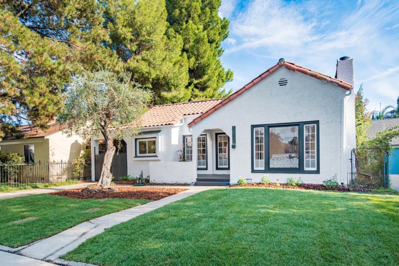 Luxurious Studio City Home Лос-Анджелес Экстерьер фото